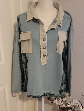 POL Women's Oversized Long-Sleeve Pullover Shirt in Light Sage. NWOT
